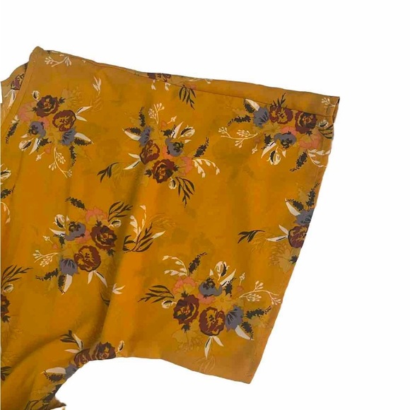 Women’s size medium, gold floral, zip back/ button closure jumpsuit - Picture 4 of 7